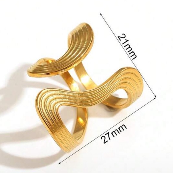 Eclipse Gold Thick Curve Ring - Picture 6 of 6